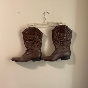 Short cowboy boots size 8 womens